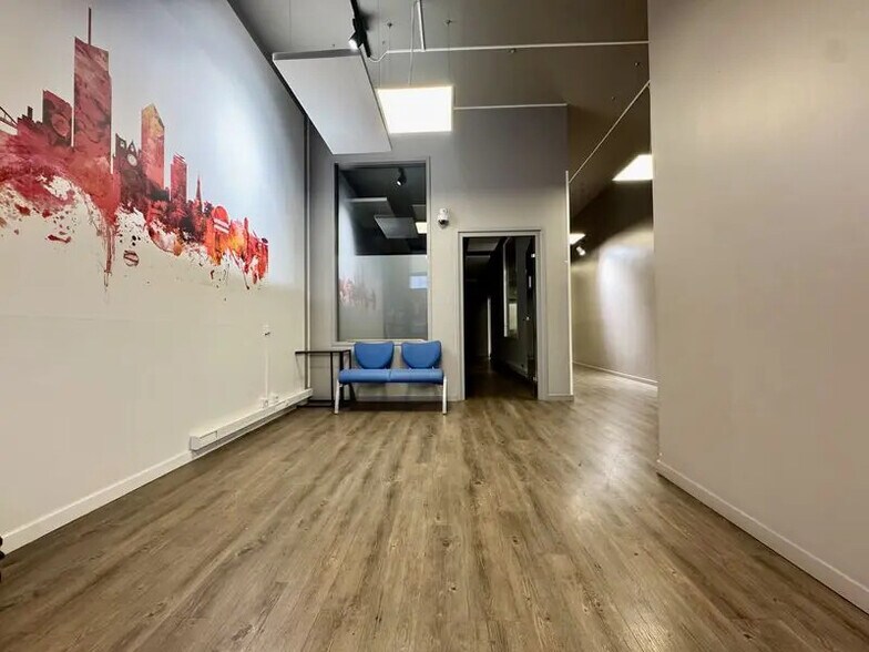 Office in Lyon for lease - Building Photo - Image 3 of 21