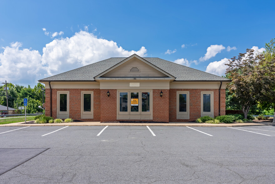 250 S Stuart Ave, Elkton, VA for lease - Primary Photo - Image 1 of 5