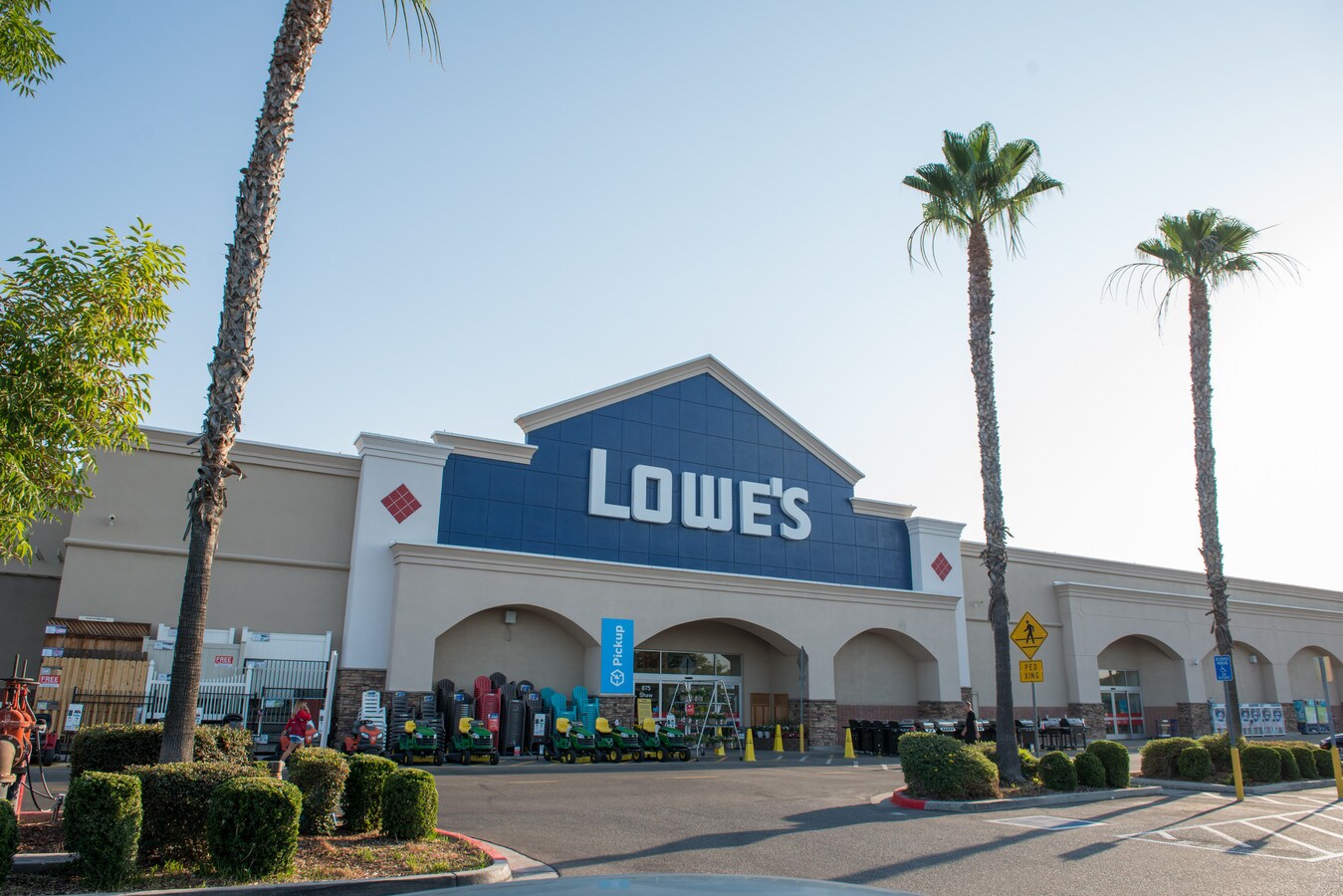 875 Shaw Ave, Clovis, CA 93612