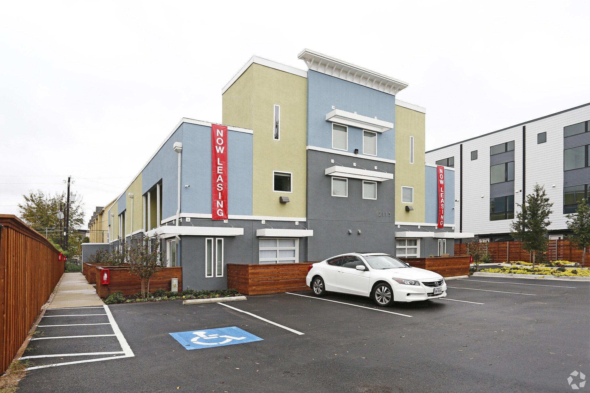 2115 N Garrett Ave, Dallas, TX for sale Primary Photo- Image 1 of 1