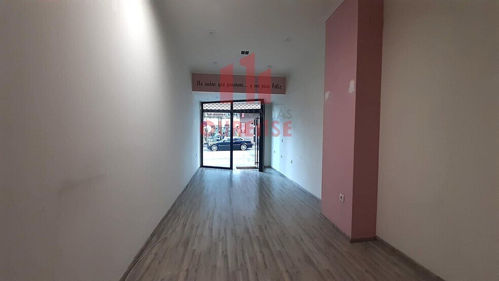 Retail in Ourense, Orense for lease - Building Photo - Image 3 of 7