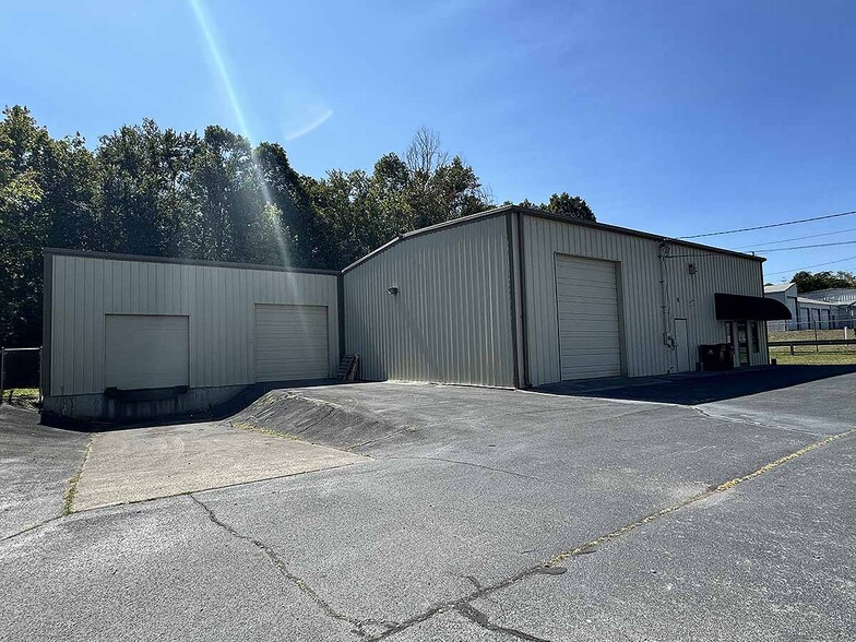 3307 Wayfield Dr, Johnson City, TN for lease - Building Photo - Image 1 of 2