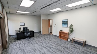 401 2nd Ave S, Seattle, WA for lease Interior Photo- Image 2 of 7