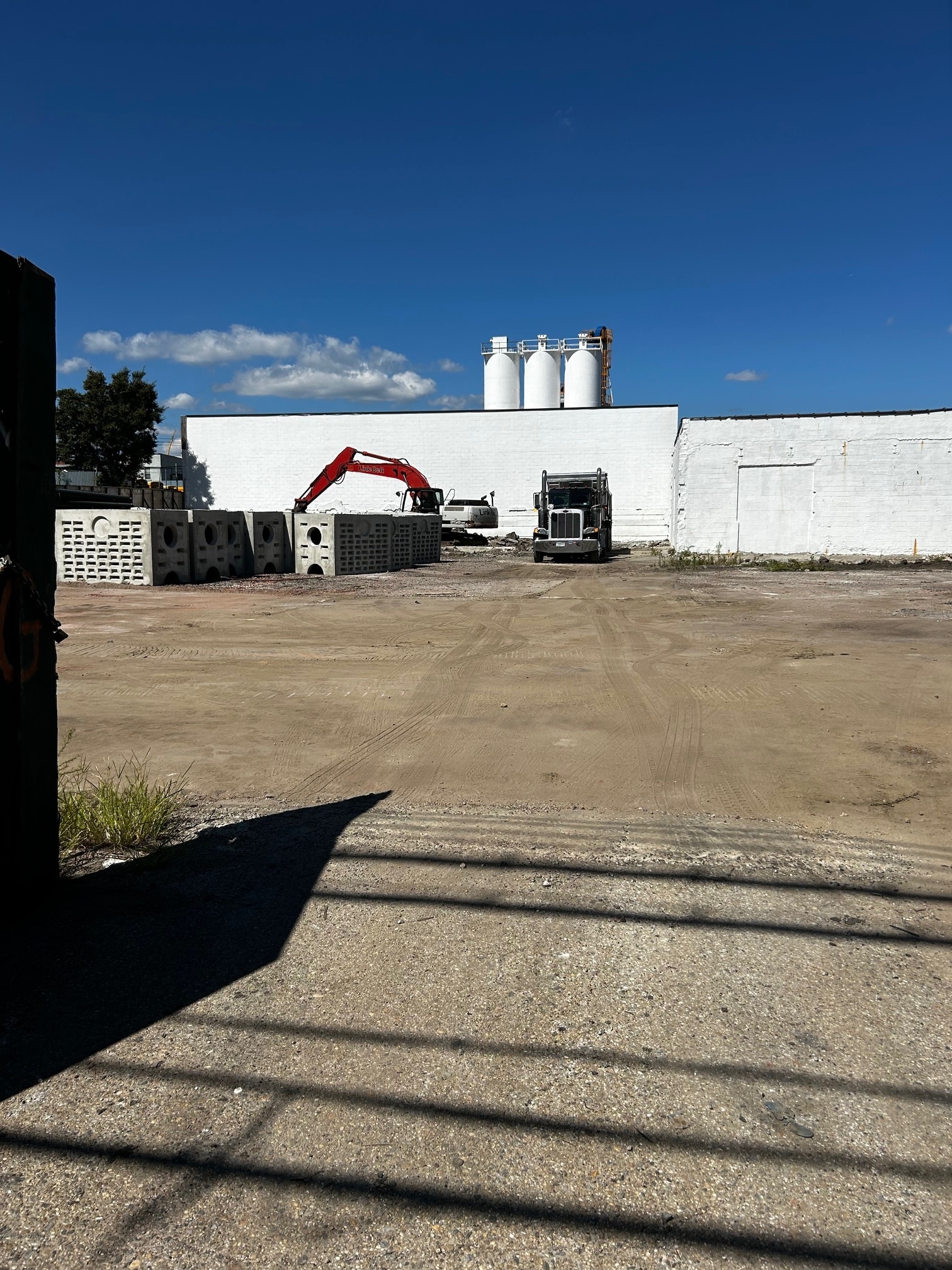 Ideal Parking Lot & Industrial Buildings portfolio of 4 properties for sale on LoopNet.com Building Photo- Image 1 of 8