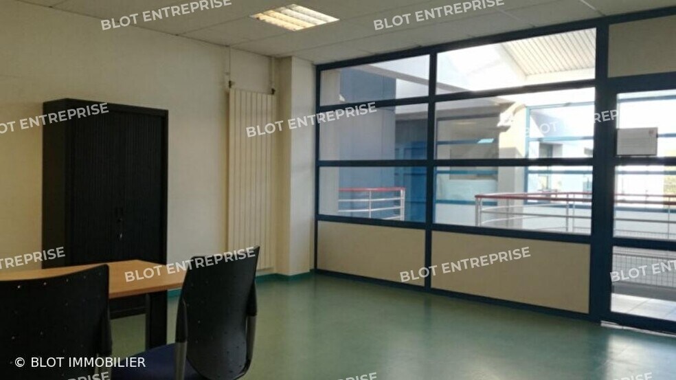 Office in Lorient for sale - Interior Photo - Image 2 of 5