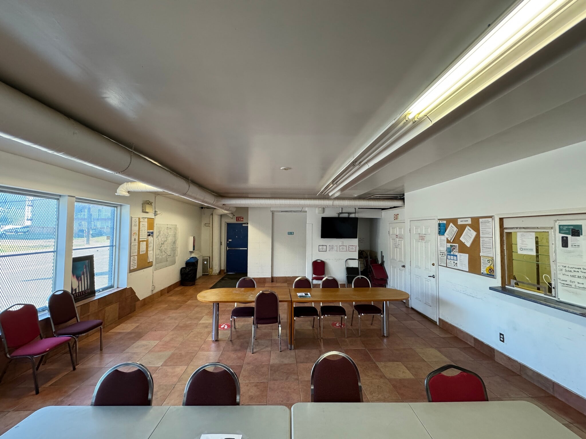 10335 95th St NW, Edmonton, AB for lease Interior Photo- Image 1 of 6