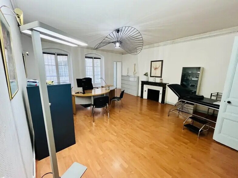 Office in Bordeaux for sale - Interior Photo - Image 2 of 6