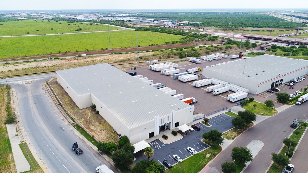 10197 Crossroads Loop, Laredo, TX for sale - Building Photo - Image 1 of 1