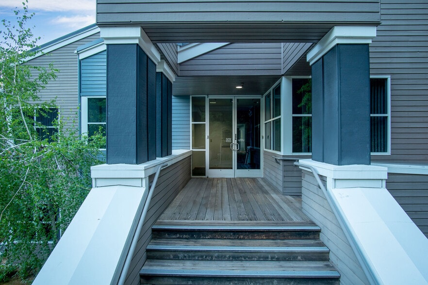 350 Crown Point Cir, Grass Valley, CA for sale - Building Photo - Image 3 of 20