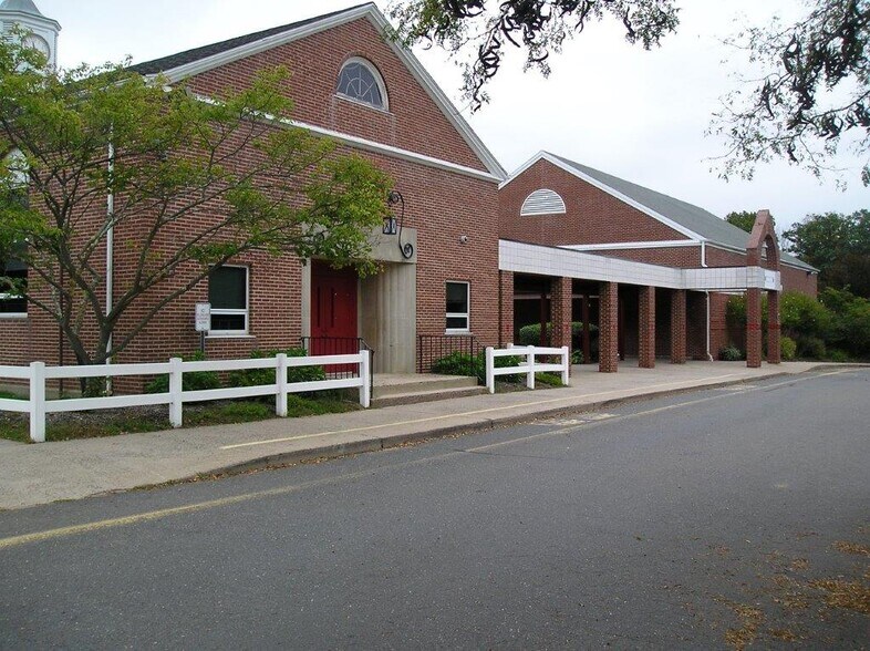 272 Saybrook Rd, Higganum, CT 06441