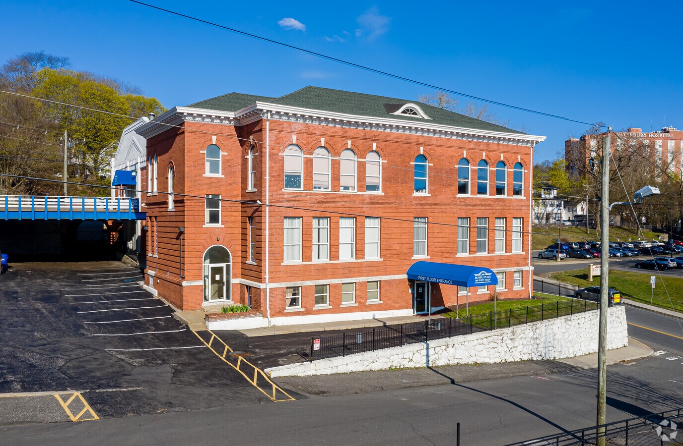 969 W Main St, Waterbury, CT 06708