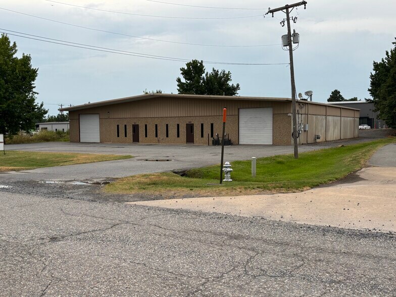 9629-9631 Rowlett Ln, Maumelle, AR for lease - Building Photo - Image 2 of 18