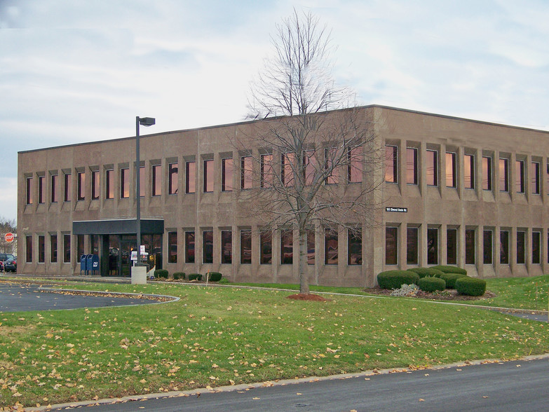 100 Elwood Davis Rd, Syracuse, NY for lease - Building Photo - Image 1 of 2