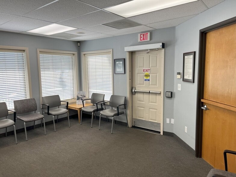 3460-3470 Liberty St S, Salem, OR for lease - Building Photo - Image 3 of 11