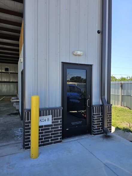 8224 Almeda Genoa Rd, Houston, TX for lease - Building Photo - Image 3 of 4