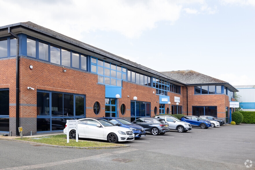 Manor Royal, Crawley for lease - Building Photo - Image 3 of 3