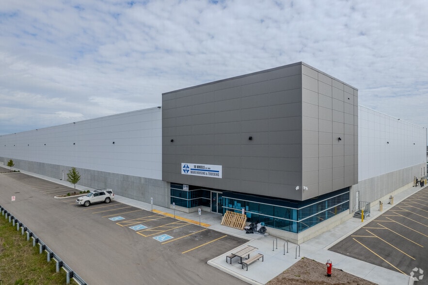 2510 Royal Windsor Dr, Mississauga, ON for sale - Building Photo - Image 2 of 4