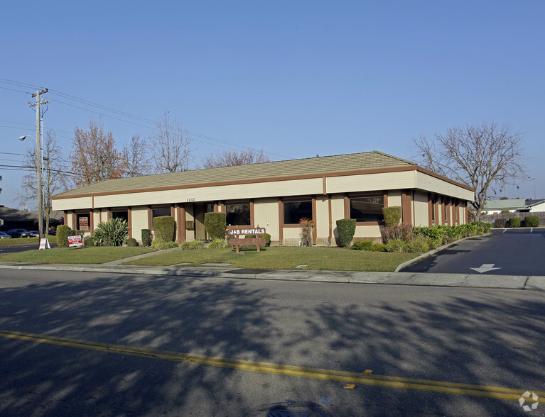 1217 W Tokay St, Lodi, CA for lease - Building Photo - Image 1 of 7