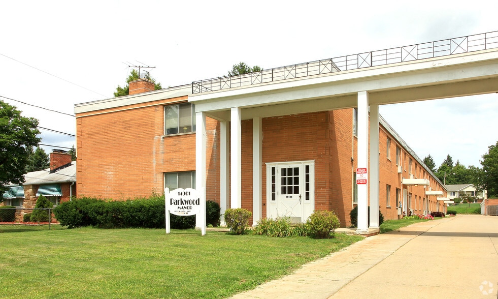 14901 Turney Rd, Maple Heights, OH 44137