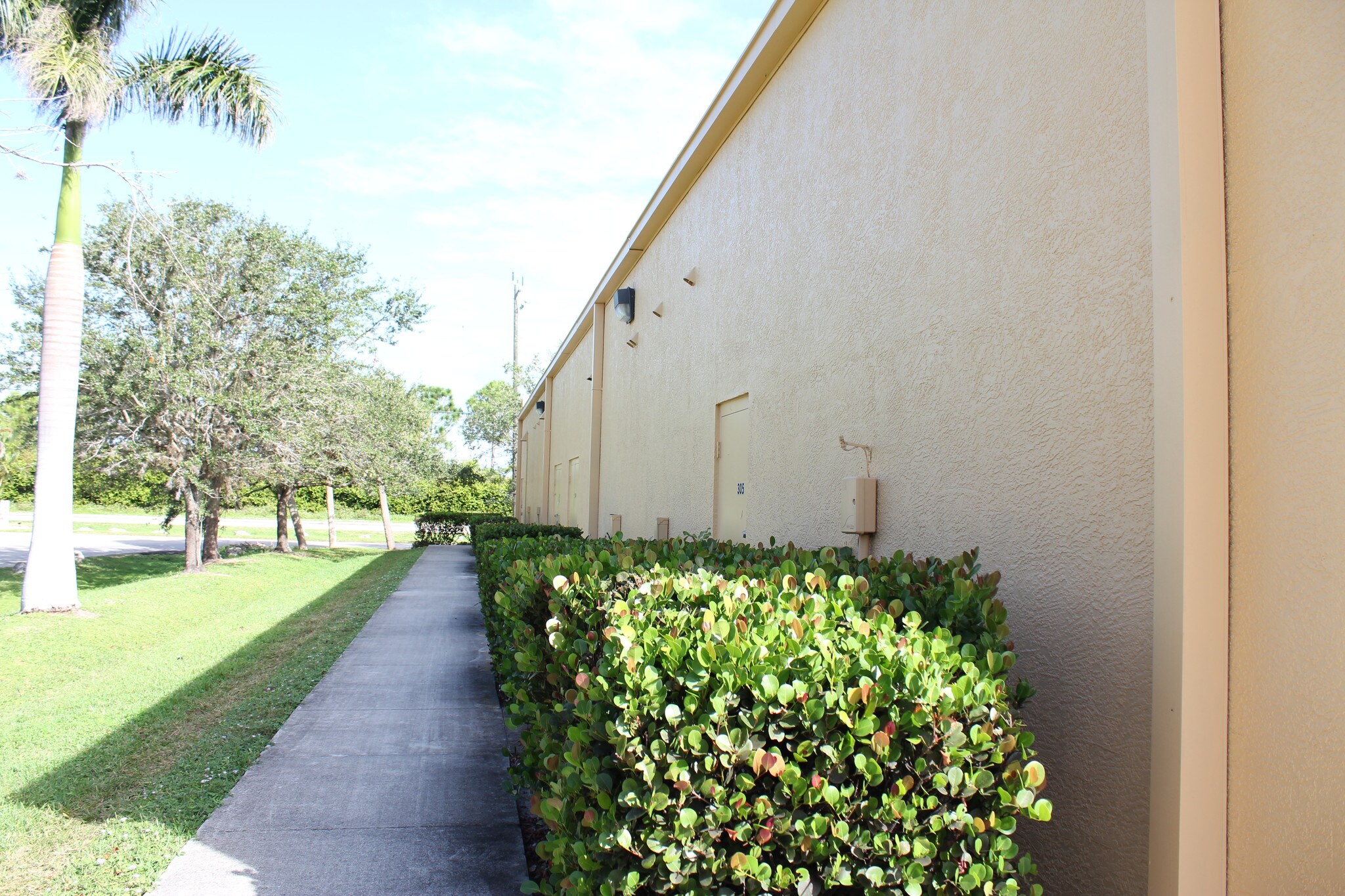 11637 Kelly Rd, Fort Myers, FL 33908 Flex for Sale