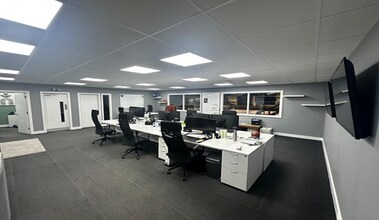69 Weir Rd, London for lease Interior Photo- Image 1 of 2