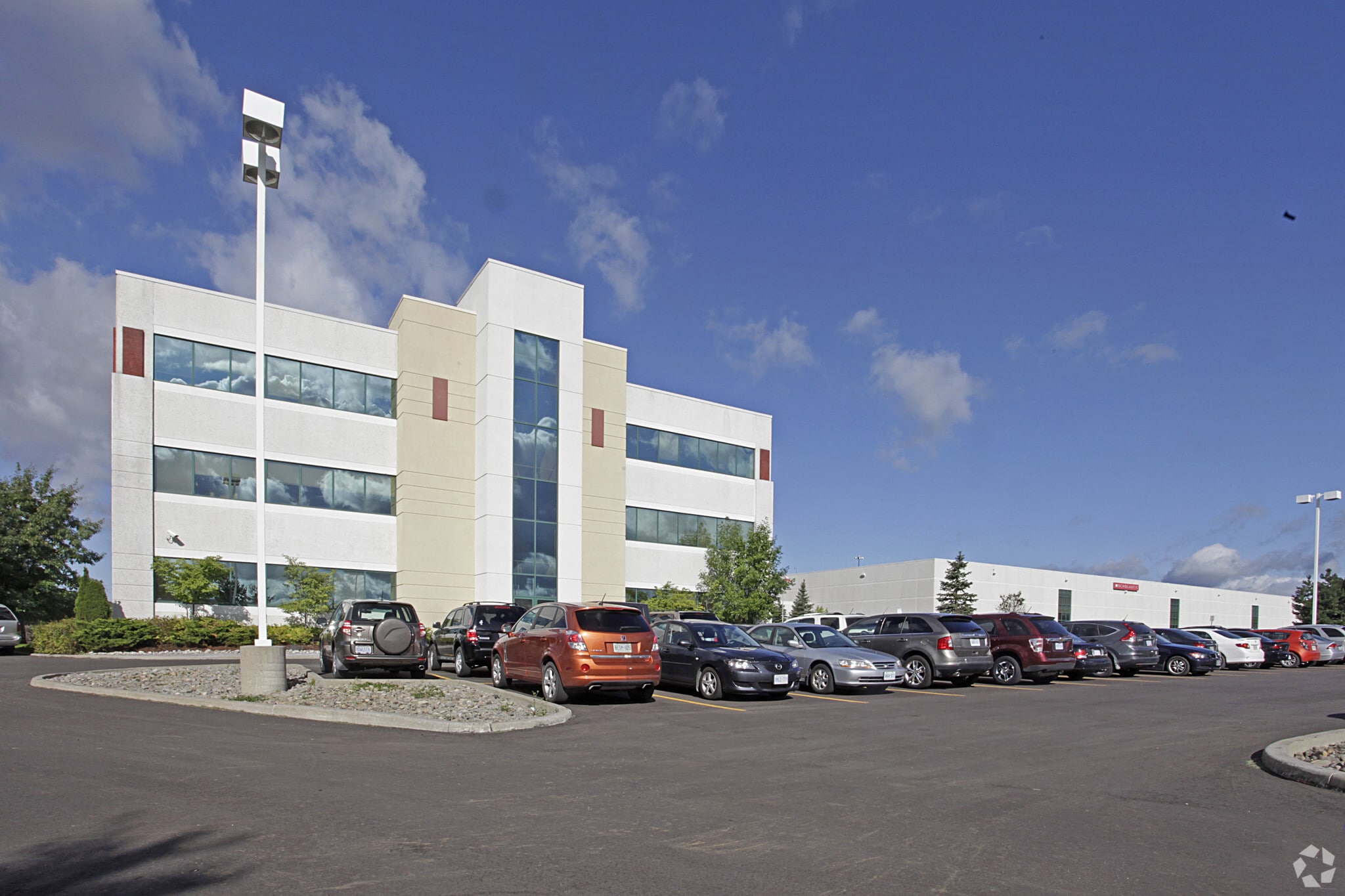 175 Hillmount Rd, Markham, ON for lease Primary Photo- Image 1 of 4