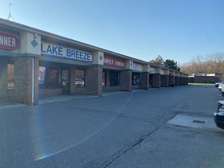 35410-35450 Jefferson Ave, Harrison Township, MI for lease - Building Photo - Image 3 of 4