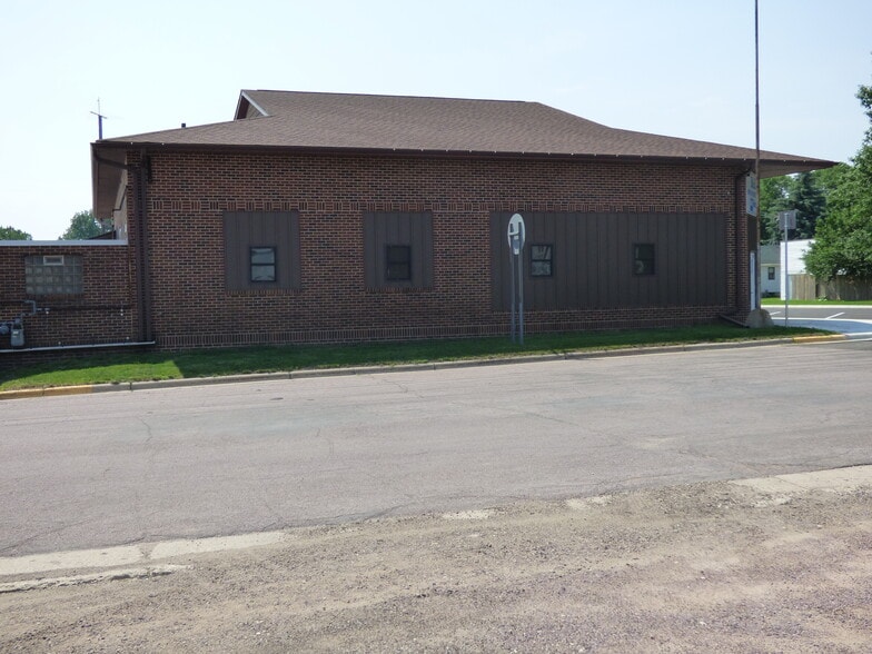 106 N Renville St, Winthrop, MN for sale - Building Photo - Image 3 of 14