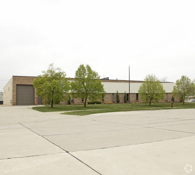 2341 Alger Dr, Troy, MI for sale - Primary Photo - Image 1 of 1