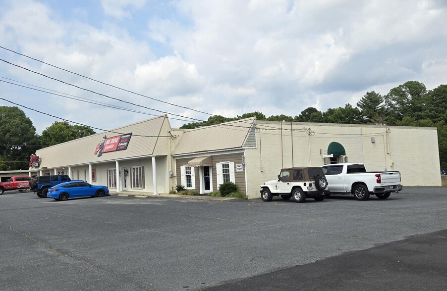 2013-2017 S Fayetteville St, Asheboro, NC for sale - Building Photo - Image 1 of 5