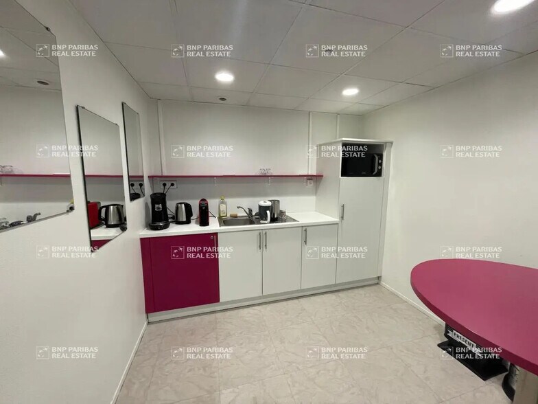 Office in Nantes for lease - Interior Photo - Image 3 of 11