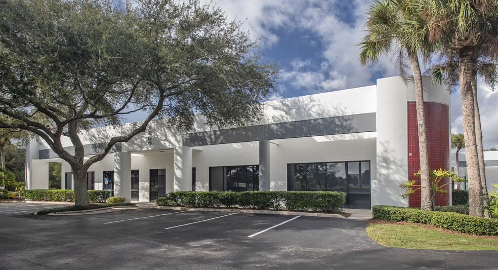 1800 Penn St, Melbourne, FL for lease - Building Photo - Image 3 of 6