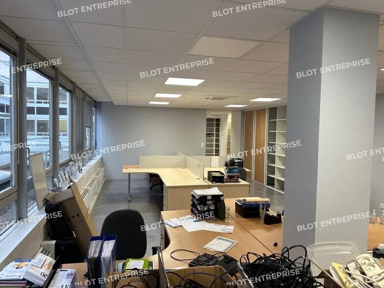 Office in Rennes for lease - Interior Photo - Image 2 of 3