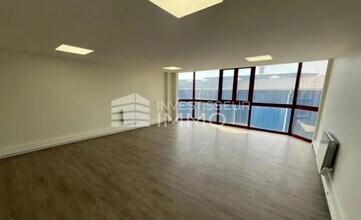 Flex in Champigny-sur-Marne for lease Interior Photo- Image 2 of 3