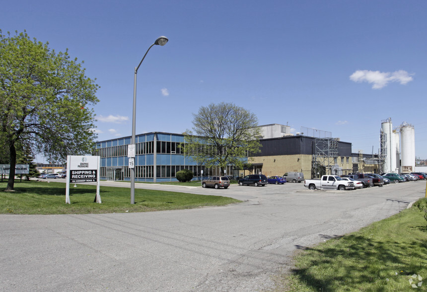 134 Kennedy Rd S, Brampton, ON for lease - Building Photo - Image 2 of 9