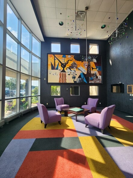750 2nd St NE, Hopkins, MN for lease - Lobby - Image 3 of 15