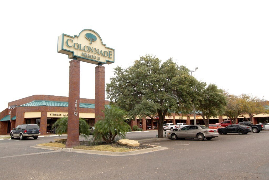 201 W Hillside Rd, Laredo, TX for sale Primary Photo- Image 1 of 1