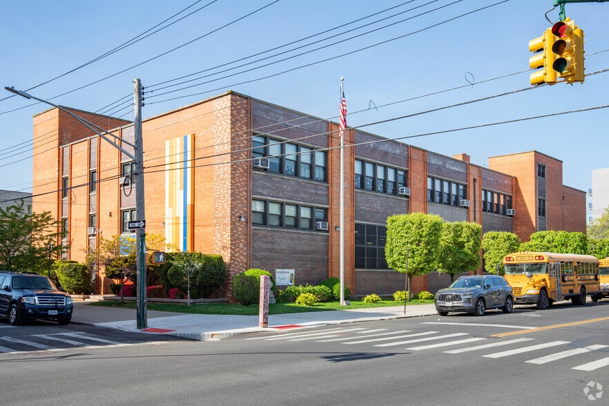 930 E 37th St, Brooklyn, NY for sale - Primary Photo - Image 1 of 1