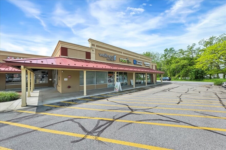 696 Dutchess Tpke, Poughkeepsie, NY for lease - Building Photo - Image 3 of 7