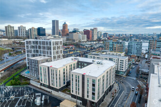 2065 S River Pky, Portland, OR - aerial  map view