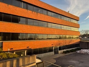 300 Interstate Corporate Cent, Williston, VT for lease Interior Photo- Image 2 of 2