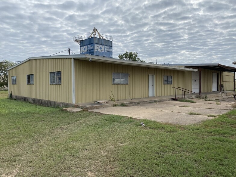 9363 Industrial Dr, Navasota, TX for sale - Building Photo - Image 3 of 8