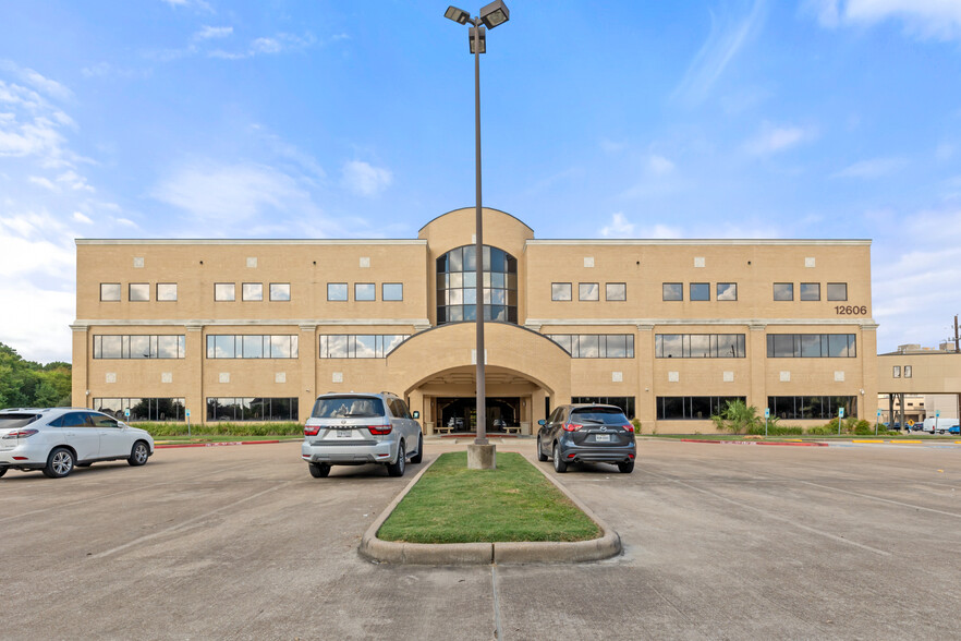 12606 W Houston Center Blvd, Houston, TX for lease - Building Photo - Image 2 of 4