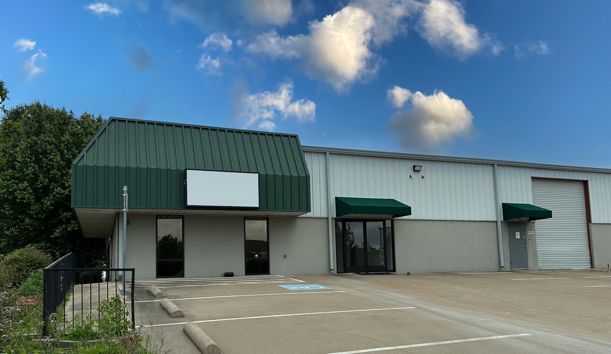 1208 Commercial Blvd N, Arlington, TX for lease Building Photo- Image 1 of 8