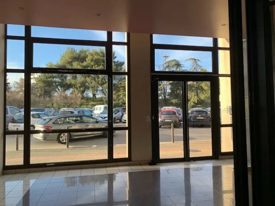 Office in Avignon for lease Lobby- Image 1 of 11