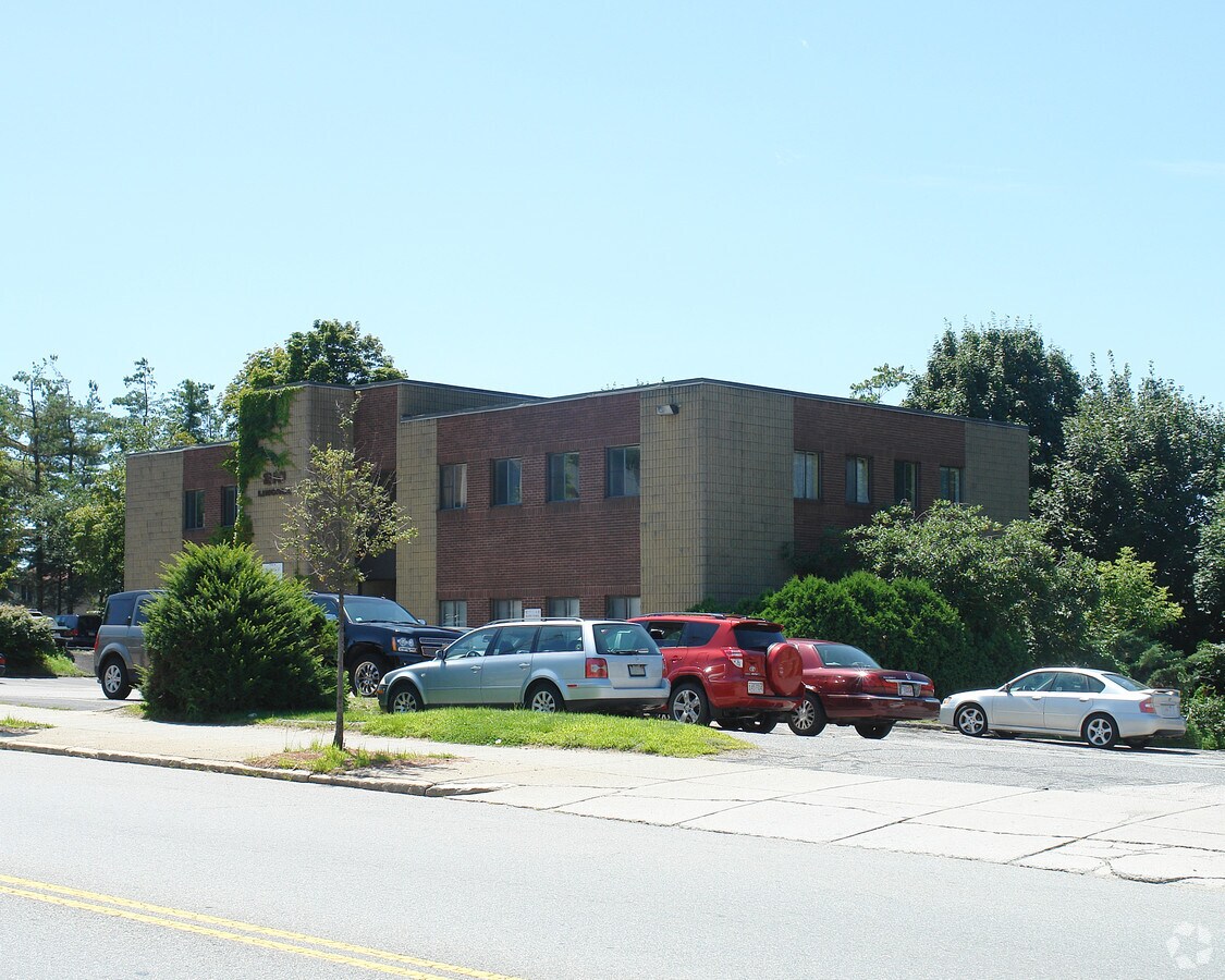 210 Lincoln St, Worcester, MA 01605