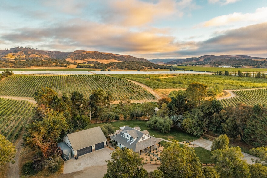 1700 Gypsy Canyon Rd, Lompoc, CA for sale - Primary Photo - Image 1 of 37