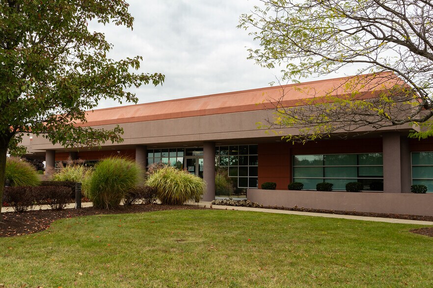 395 Youngs, Williamsville, NY for sale - Primary Photo - Image 1 of 1