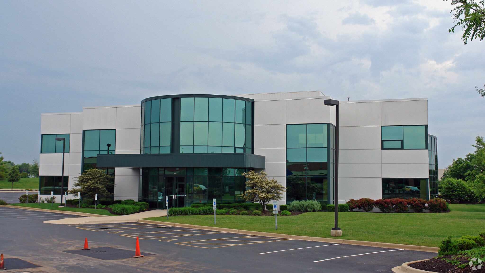 7020 High Grove Blvd, Burr Ridge, IL for lease Building Photo- Image 1 of 9