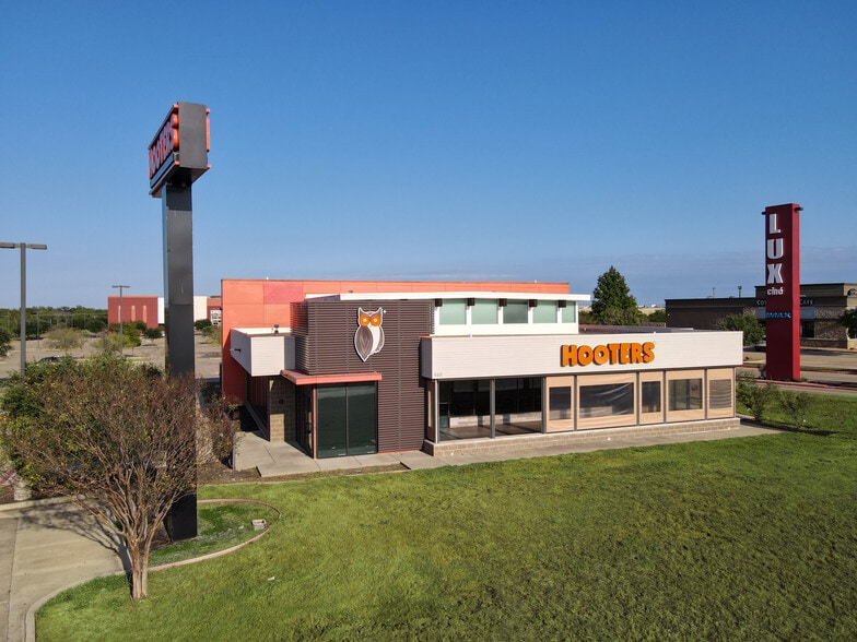 960 N Earl Rudder Fwy, Bryan, TX for lease - Building Photo - Image 2 of 12
